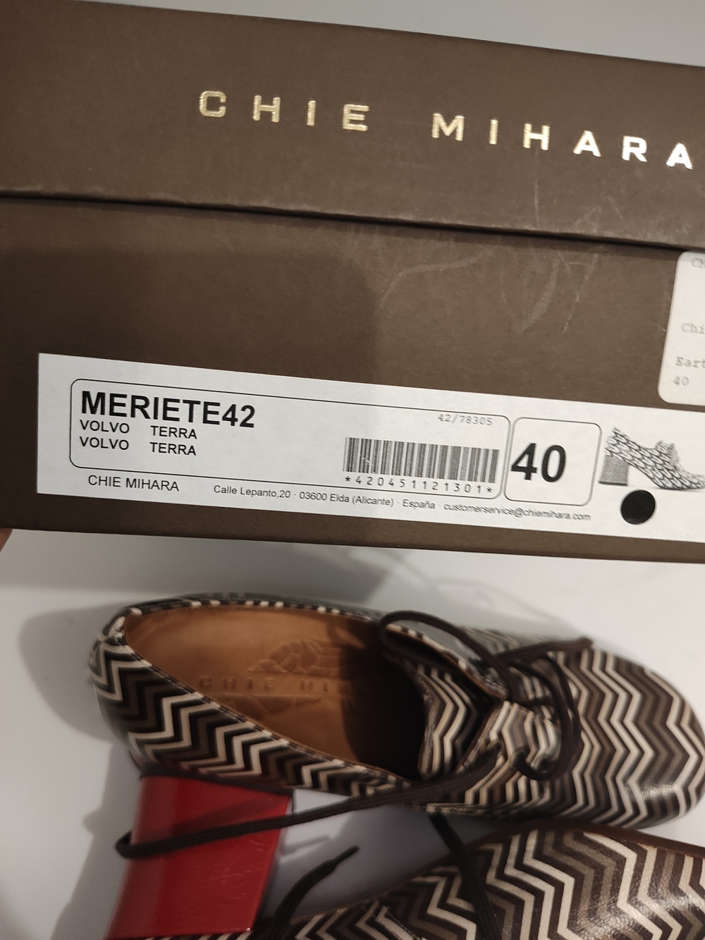 Chie Mihara Chevron Lace-Up Oxfords in Brown and Cream - Picture 2 of 16